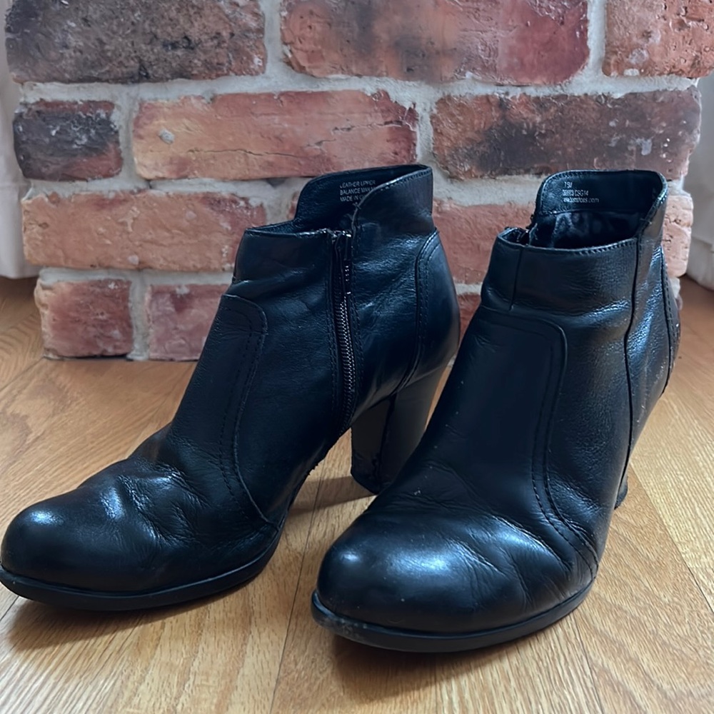 Born black leather ankle booties 3” heel size 7.5 EUC very comfortable